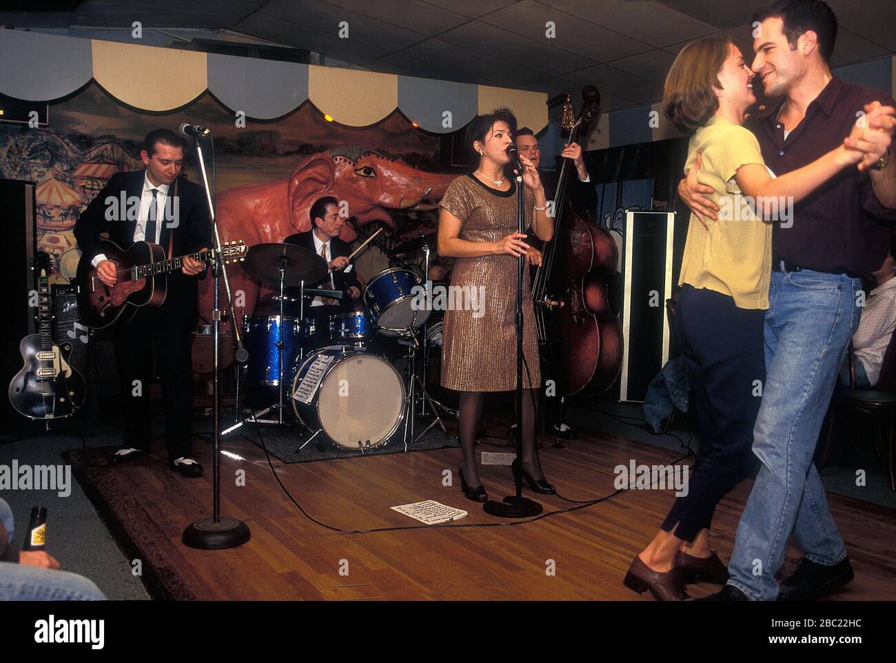 Blue Light Boogie band jouant au Carousel Lounge à Austin Texas USA. 1995 Banque D'Images