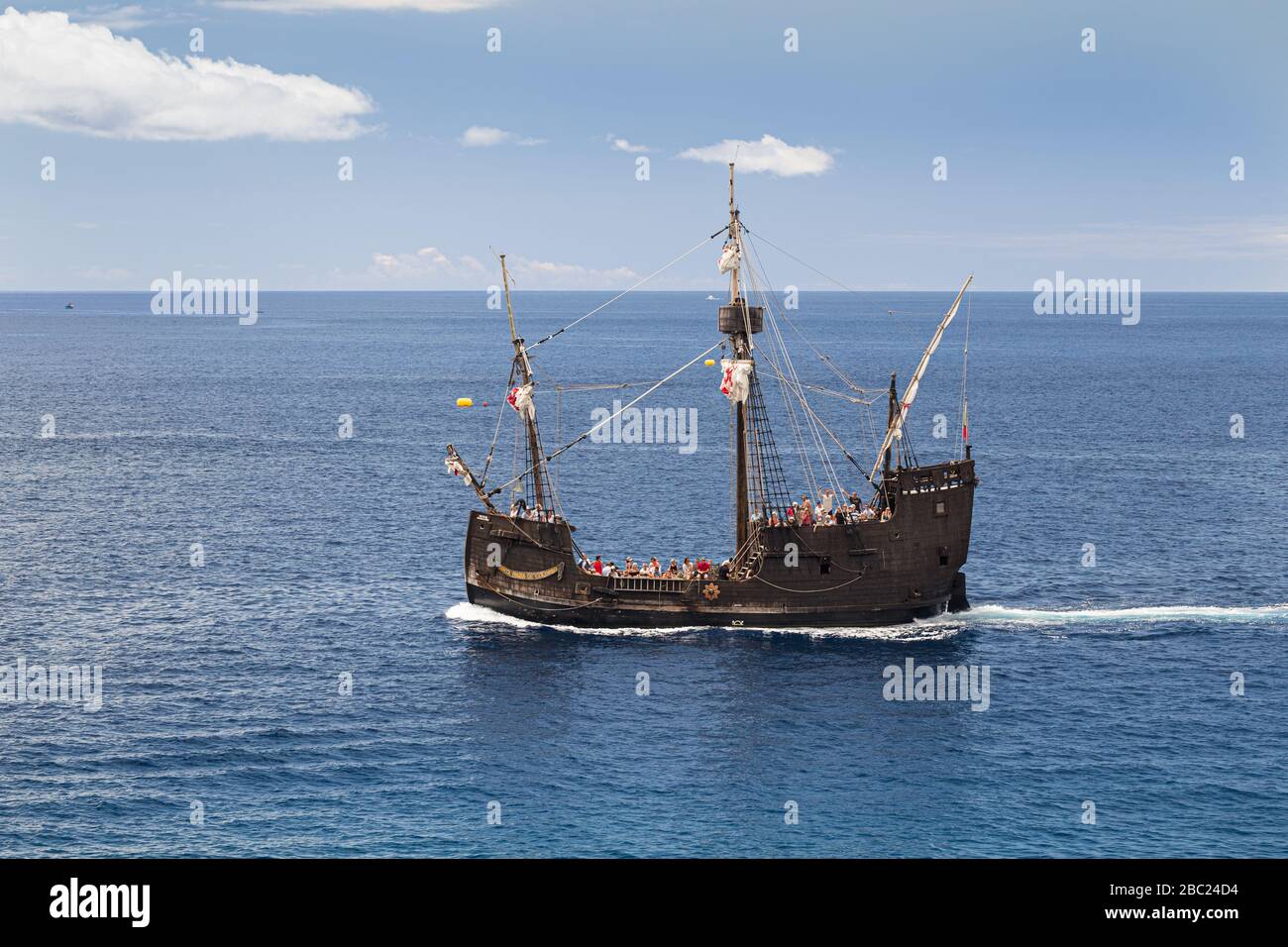 AL, PORTUGAL - 22 JUILLET 2018: Caravella 'santa Maria' est une réplique exacte de la célèbre caravel un voyageur de Gênes Christopher Columbus. Banque D'Images