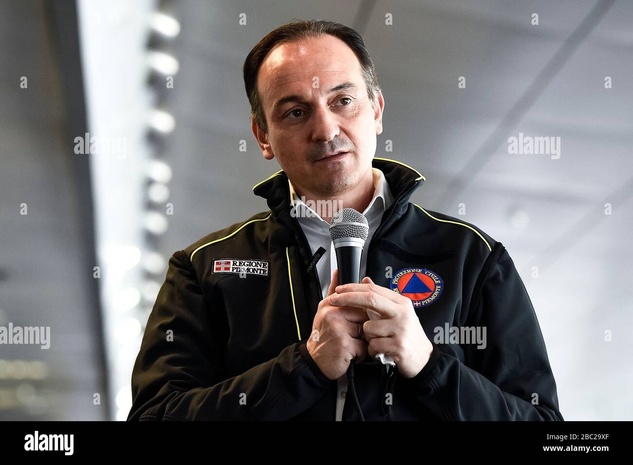 Turin, Italie. 02 avril 2020. TURIN, ITALIE - 02 avril 2020: Alberto Cirio, président du Piémont, parle lors d'une conférence de presse pour accueillir 22 médecins volontaires envoyés par le gouvernement italien dans la région du Piémont. Le gouvernement italien a imposé des restrictions sans précédent pour mettre fin à la propagation de l'épidémie de coronavirus COVID-19, entre autres mesures, les mouvements de personnes ne sont autorisés que pour le travail, l'achat de biens essentiels et pour des raisons de santé. (Photo de Nicolò Campo/Sipa USA) crédit: SIPA USA/Alay Live News Banque D'Images