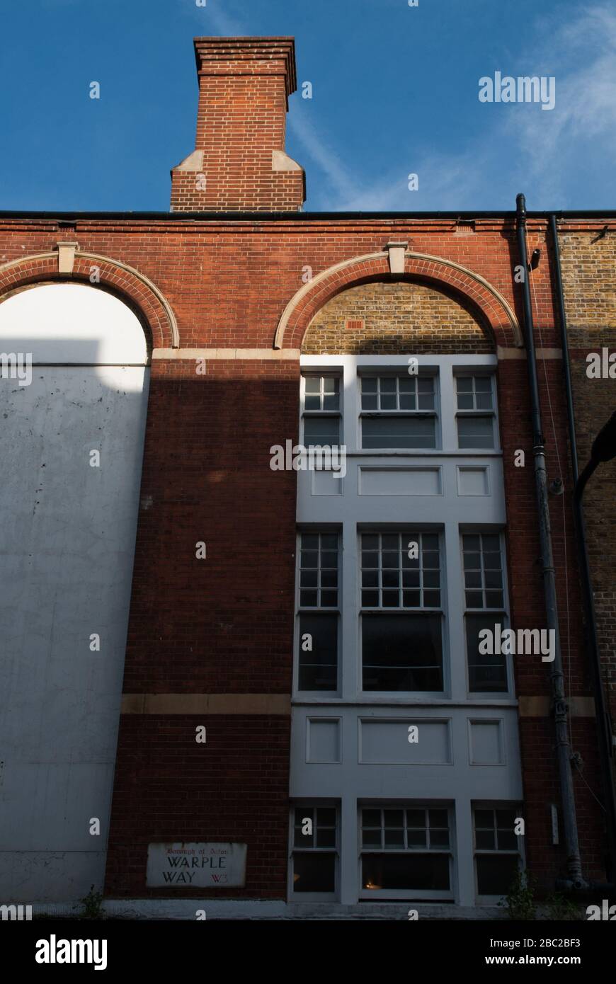 Appartements au-dessus de Nur Malaysia Restaurant 1-10 Wimple Way, East Acton, Londres, Banque D'Images
