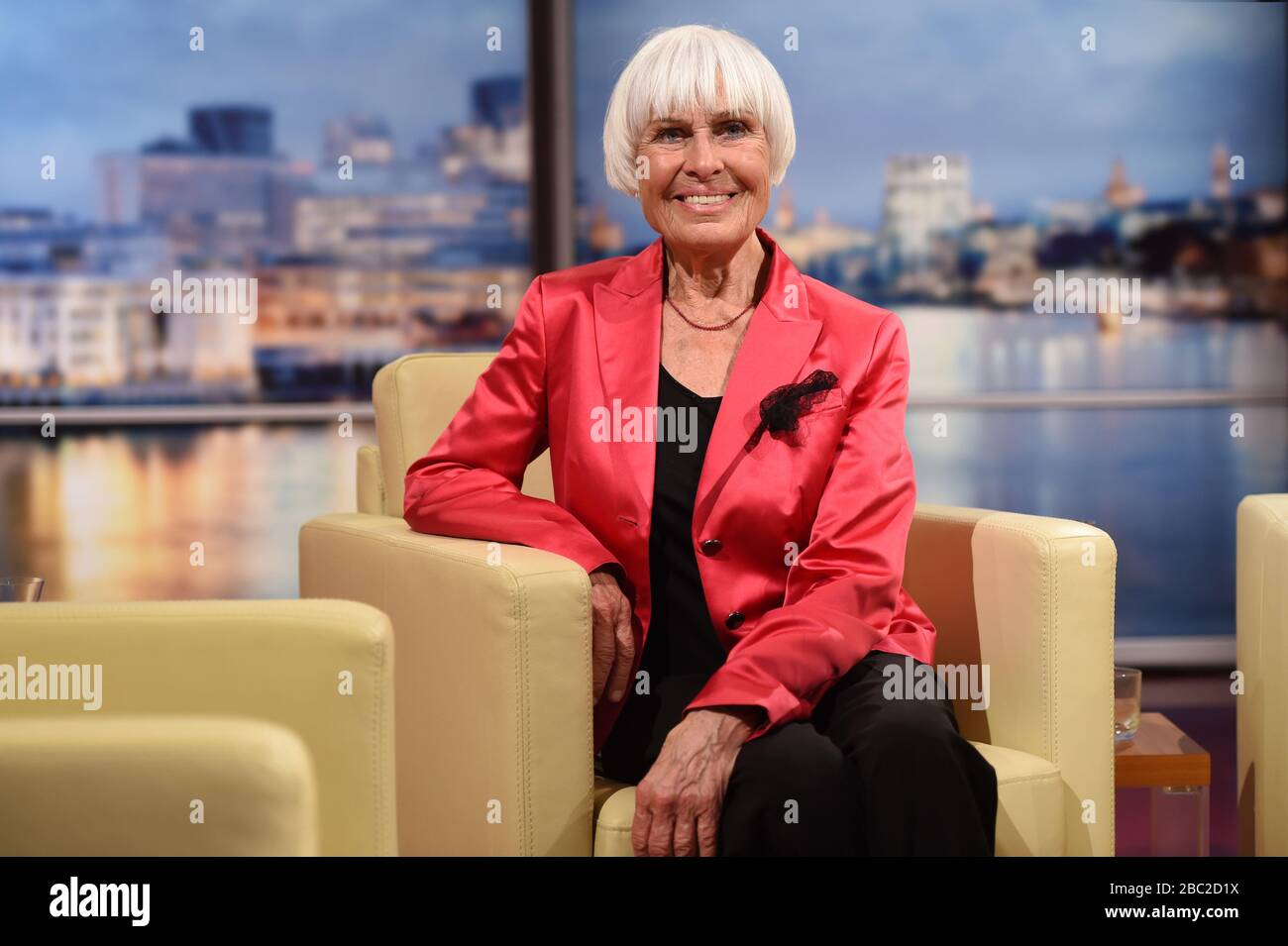 Avec 92 ans - l'actrice et l'auteur Barbara Ruetting sont morts. Photo d'archive: Barbara RUETTING, actrice, auteur, militante des droits des animaux, image unique cadrée, motif unique. « People at Maischberger », salon de discussion, 10 avril 2014. | utilisation dans le monde entier Banque D'Images