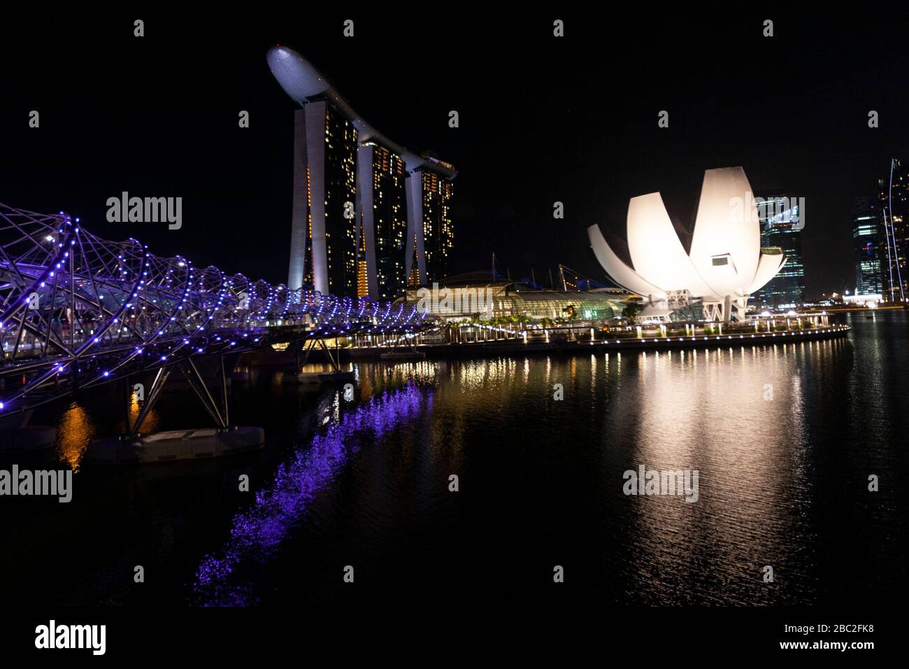 Marina Bay Sands et le musée d'art en forme de fleur de Lotus à Marina Bay Sands, Singapour Banque D'Images