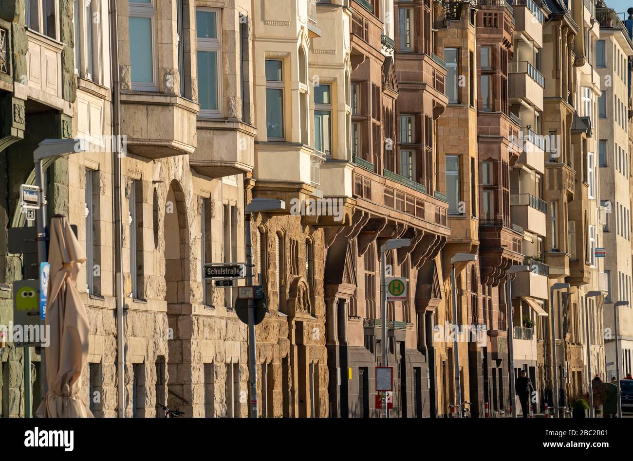 Façades des maisons sur les rives de la mairie, vieille ville, sur le Rhin à DŸsseldorf, Allemagne, Banque D'Images