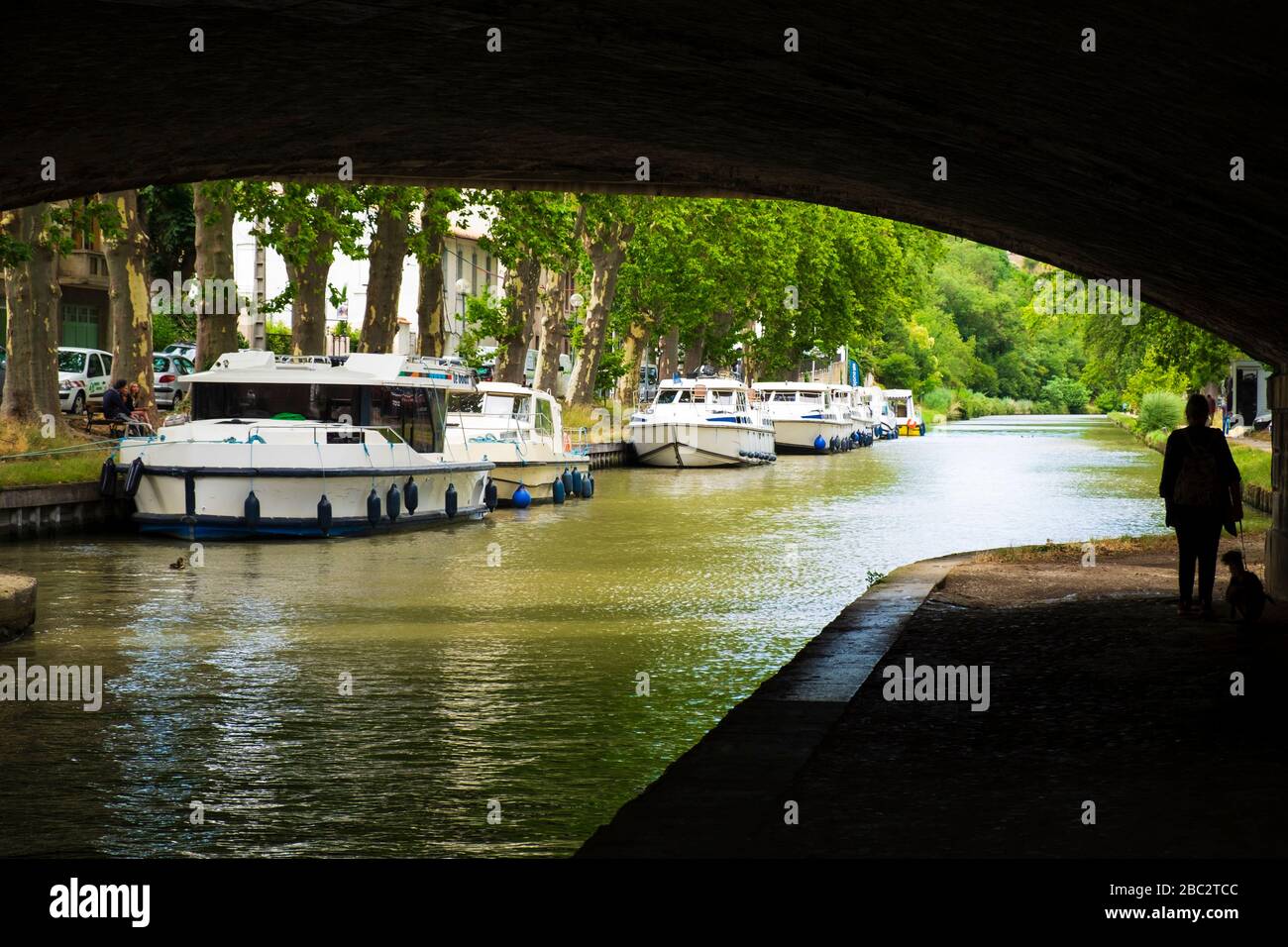 Bateaux sur le Canal du Midi à Carcassonne Aude France Banque D'Images