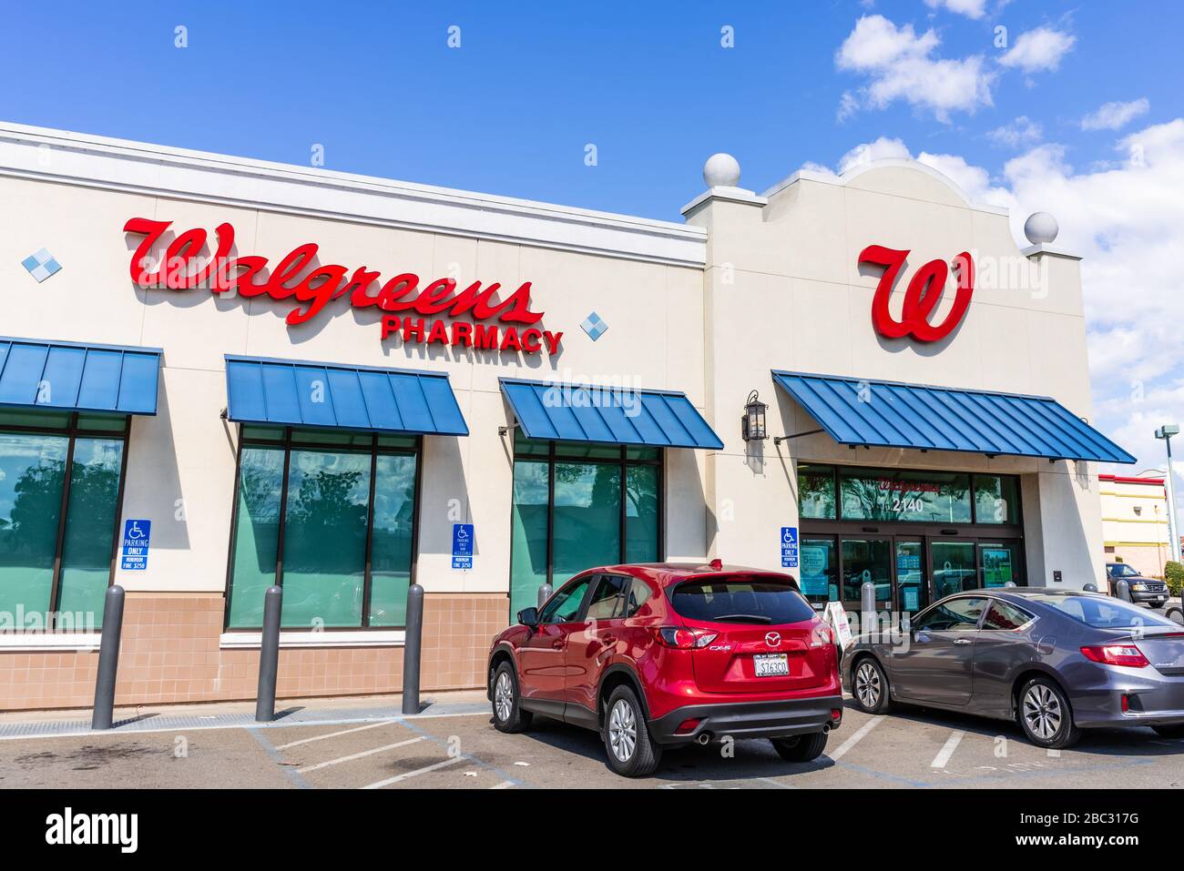 11 mars 2020 Santa Clara / CA / USA - filiale locale de Walgreens Pharmacy;  Walgreens (qui fait partie de Walgreens Boots Alliance Inc. Holding)  exploite la deuxième Photo Stock - Alamy