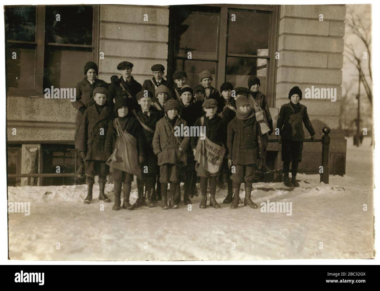 Groupe de Barre Times newsies. L'un avait 10 ans, trois étaient de 11 ans, cinq de 12 ans, quatre de 13 ans et cinq de 14 ans et plus. Banque D'Images