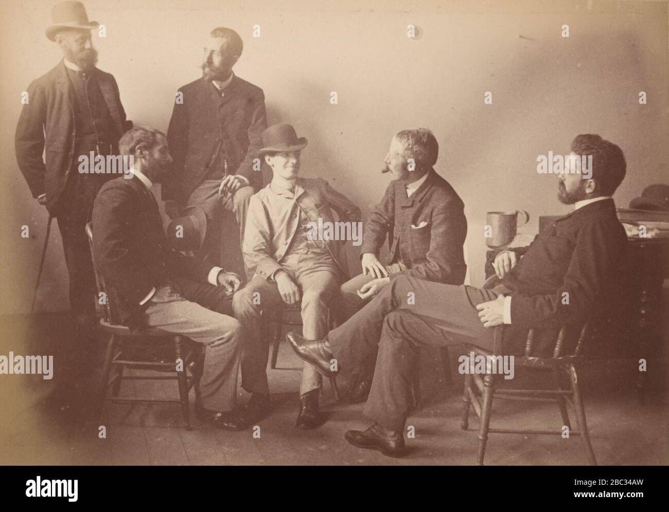 Portrait de groupe de Fred. B. Schell, W. C. Fitler, Hop L. Hopkins, Phil May, Julian Ashton et W. T. Smedley. Banque D'Images