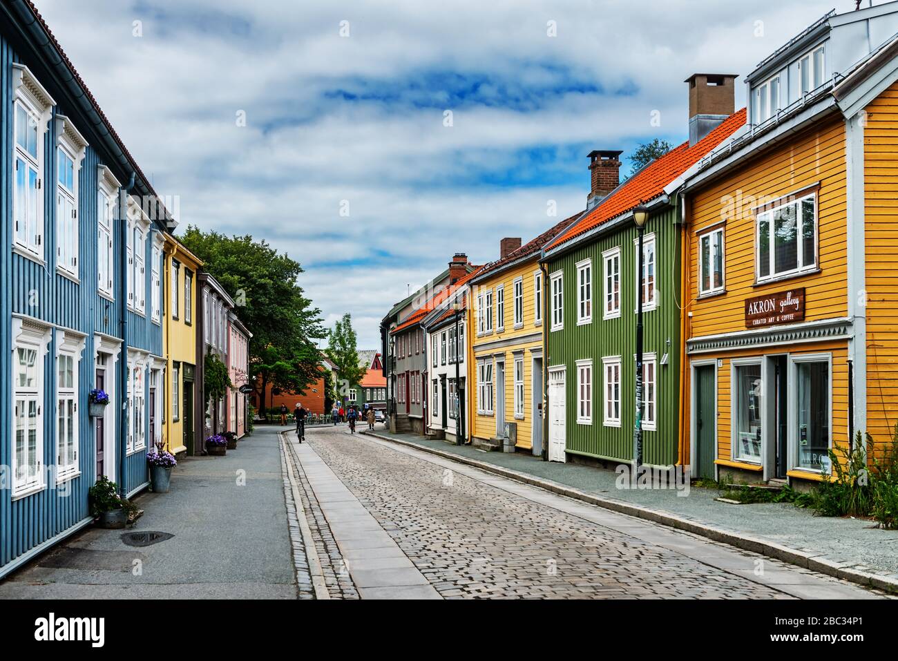 Bâtiments en bois colorés dans la rue, Norvège Banque D'Images