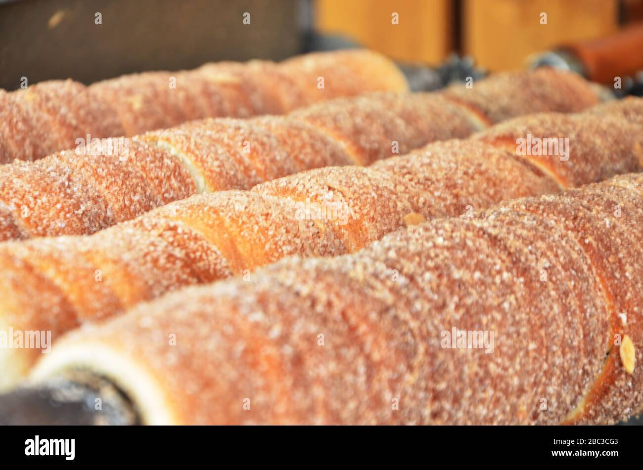 délicieux délices tchèques à la cannelle, au sucre, aux noix et aux amandes Banque D'Images