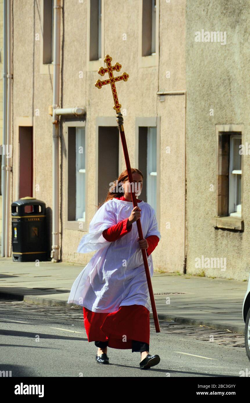 Des étudiants vêtus de charachters historiques dans la procession Kate Kennedy qui se tient chaque année à St Andrews, Fife, Écosse. Banque D'Images