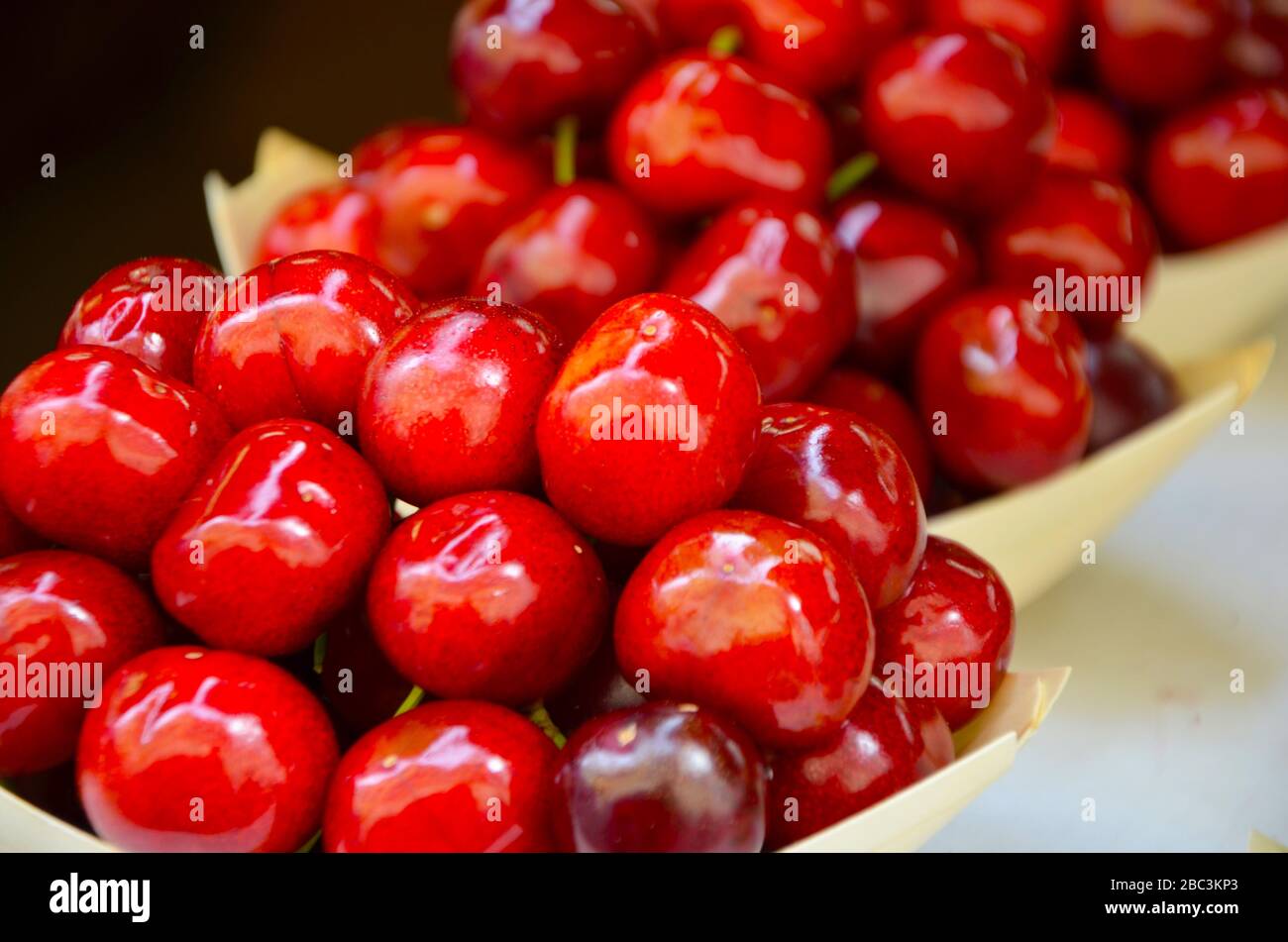 cerises fraîches en gros plan Banque D'Images