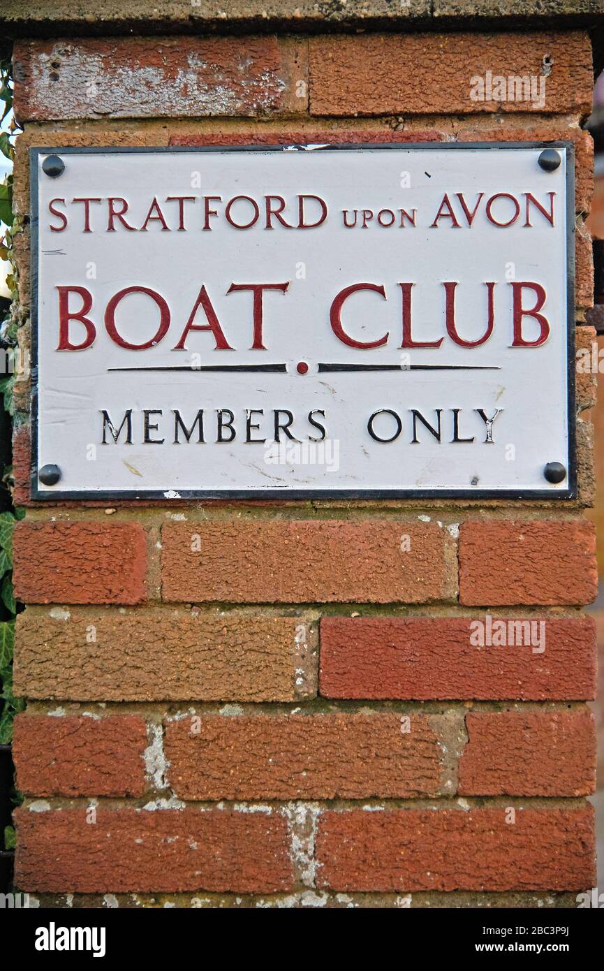 Pilier en briques et plaque pour le club de bateau Stratford upon Avon Banque D'Images