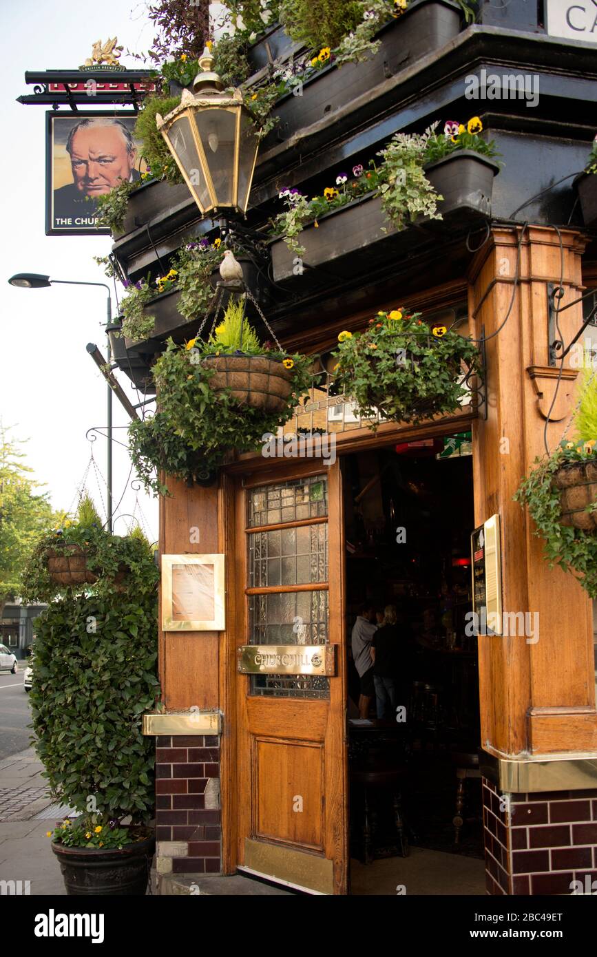Le Churchill Arms Pub, Kensington Church Street, London, United Kingdom Banque D'Images