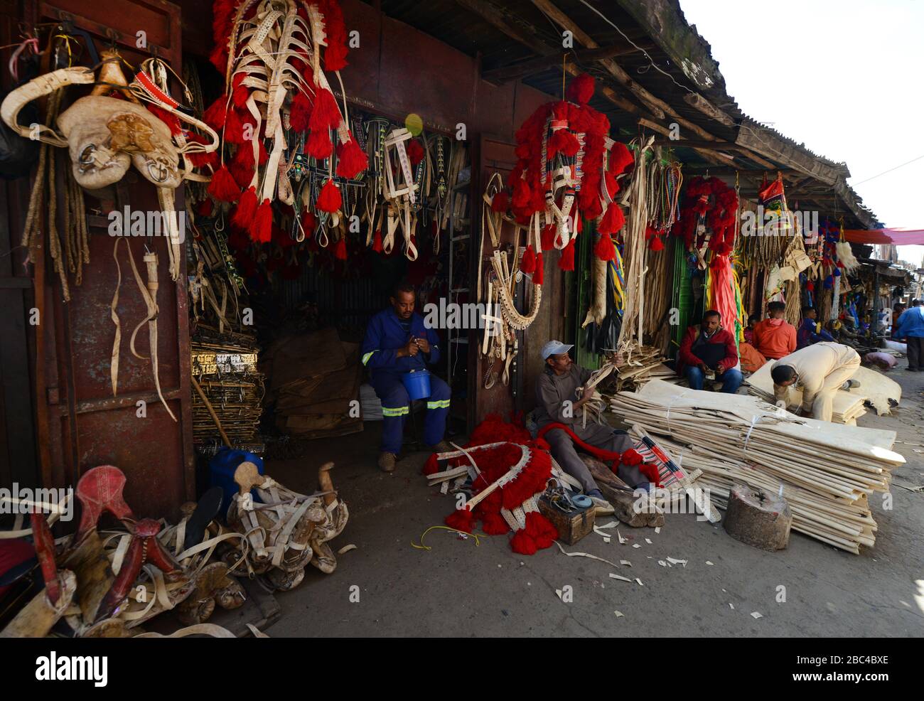 Marché de la selle de cheval dans le Mercato à Addis-Abeba, Ethiopie. Banque D'Images