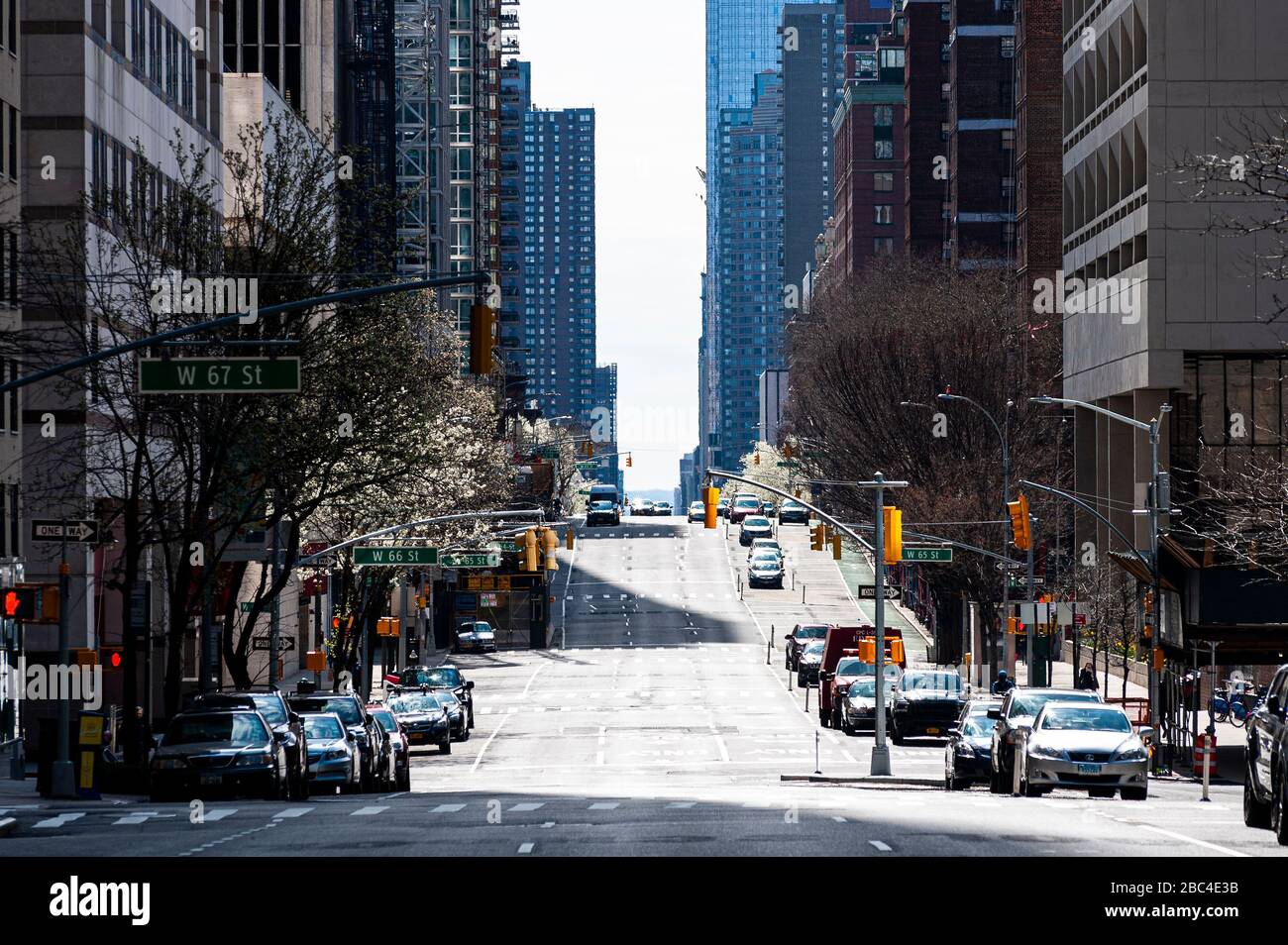 Rues vides social distanciation coronavirus COVID-19 pandémie auto-isolement Banque D'Images