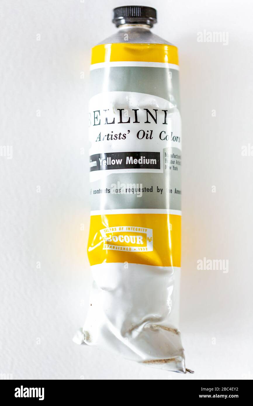 Tube métallique vintage de peinture à l'huile jaune cadmium moyenne jaune appartenant autrefois à Mark Rothko Banque D'Images