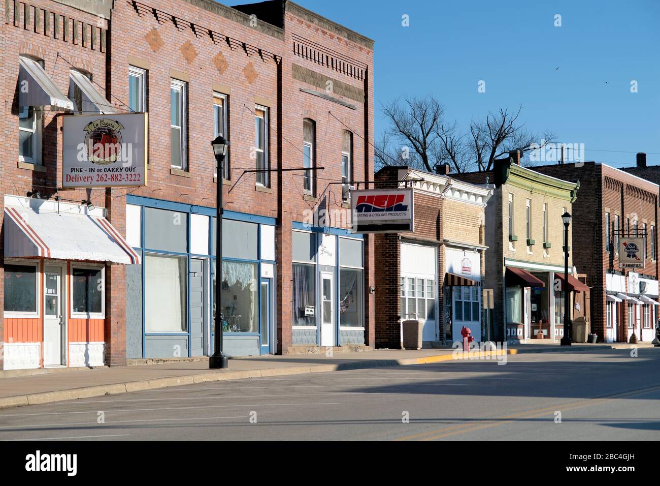 Darien, Wisconsin, États-Unis. Une partie d'une rue principale désertée dans la petite communauté du sud-est du Wisconsin. Banque D'Images