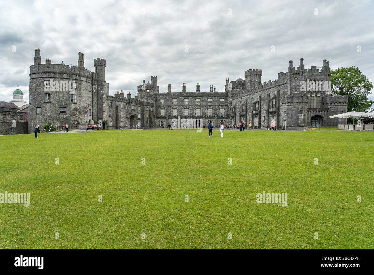 Kilkenny, Irlande - Château de Kilkenny - une attraction touristique populaire Banque D'Images
