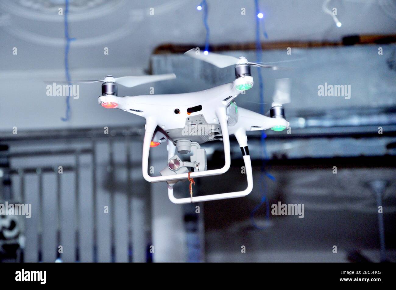 Caméra drone en vol à Wedding & Party Banque D'Images