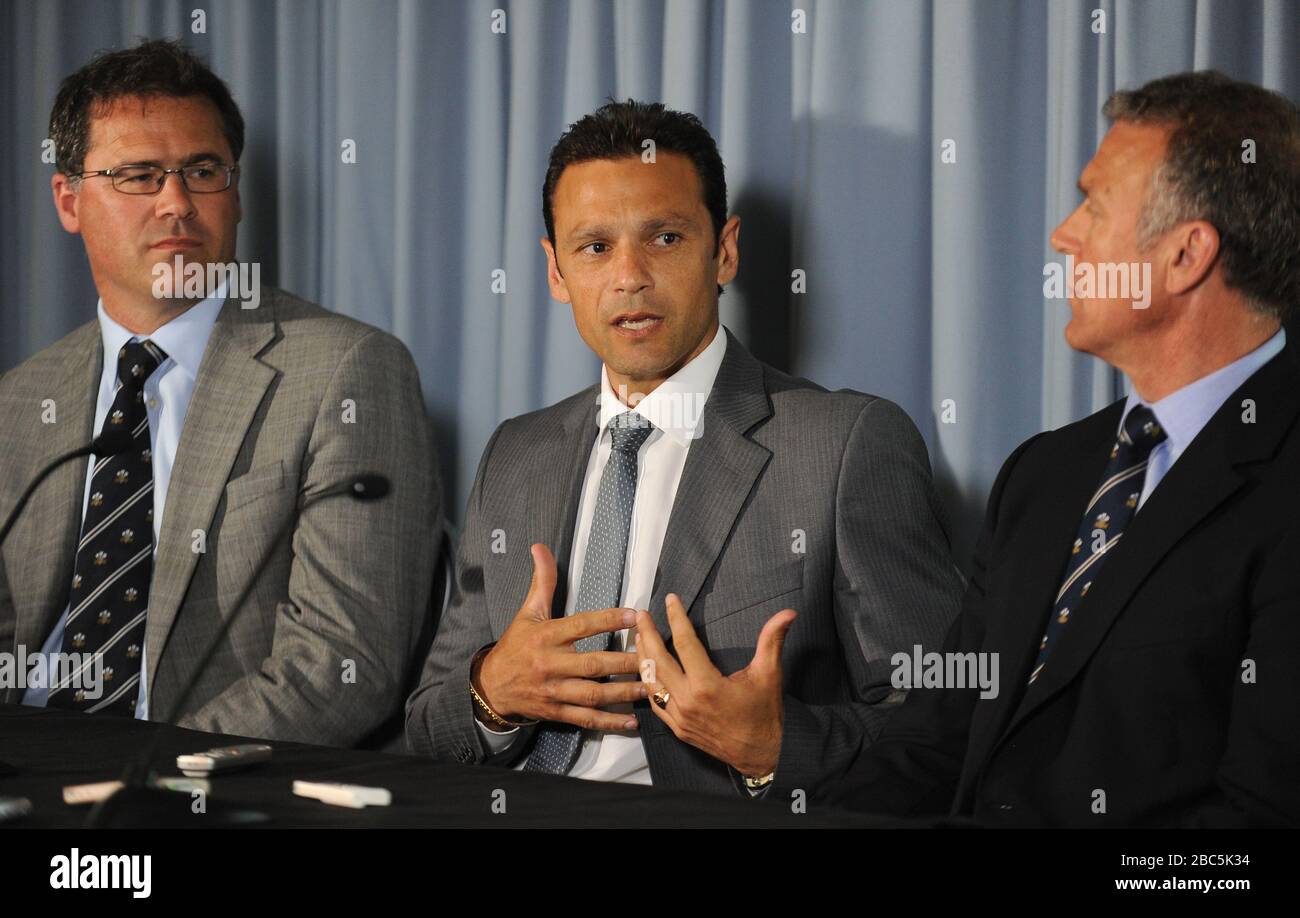 Mark Ramprakash (centre) annonce sa retraite du cricket de première classe. Banque D'Images