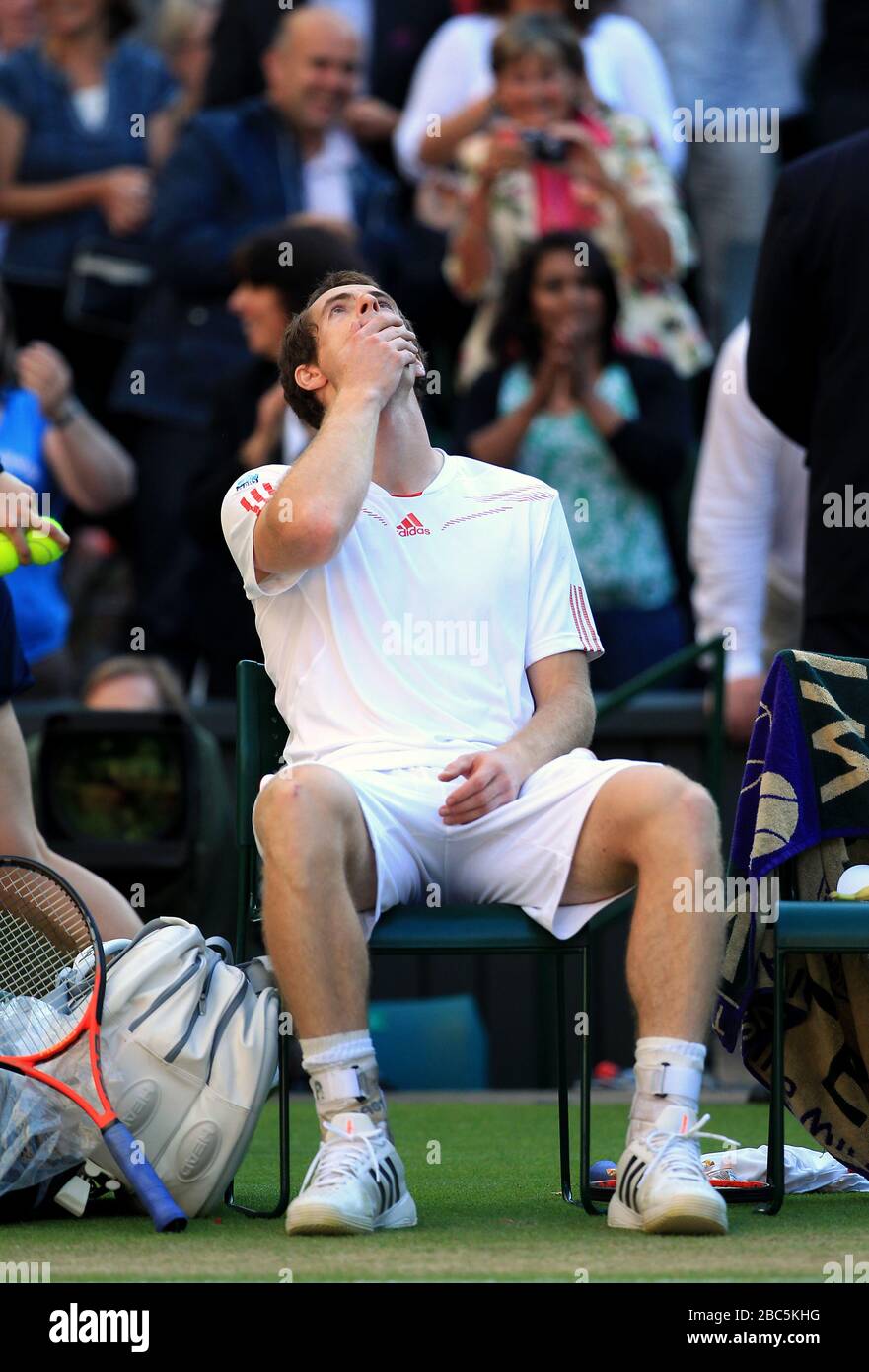 Andy Murray, de Grande-Bretagne, réagit après avoir battu JO-Wilfried Tsonga en France Banque D'Images