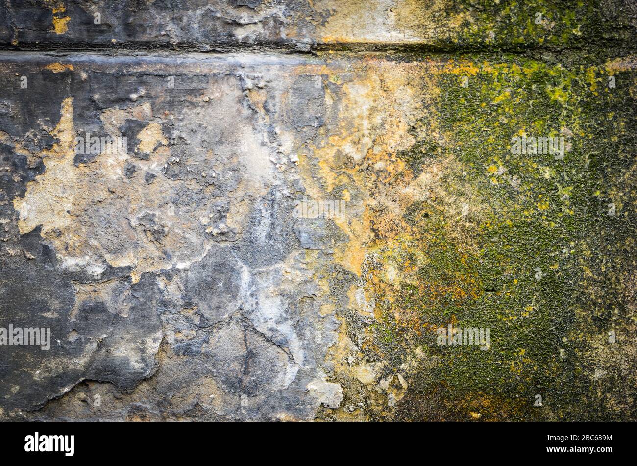 Conception de briques et mur en pierre - vue rapprochée dans les bâtiments historiques de Trieste Banque D'Images