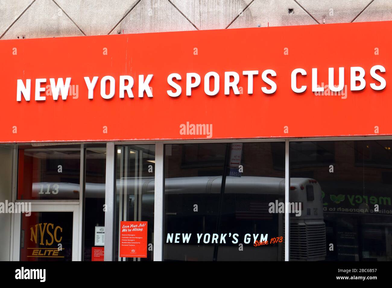 Un club de sport de New York qui s'ébarde et qui fait la vitrine dans une salle de sport « nysc Elite Members Gym » à Manhattan. Banque D'Images