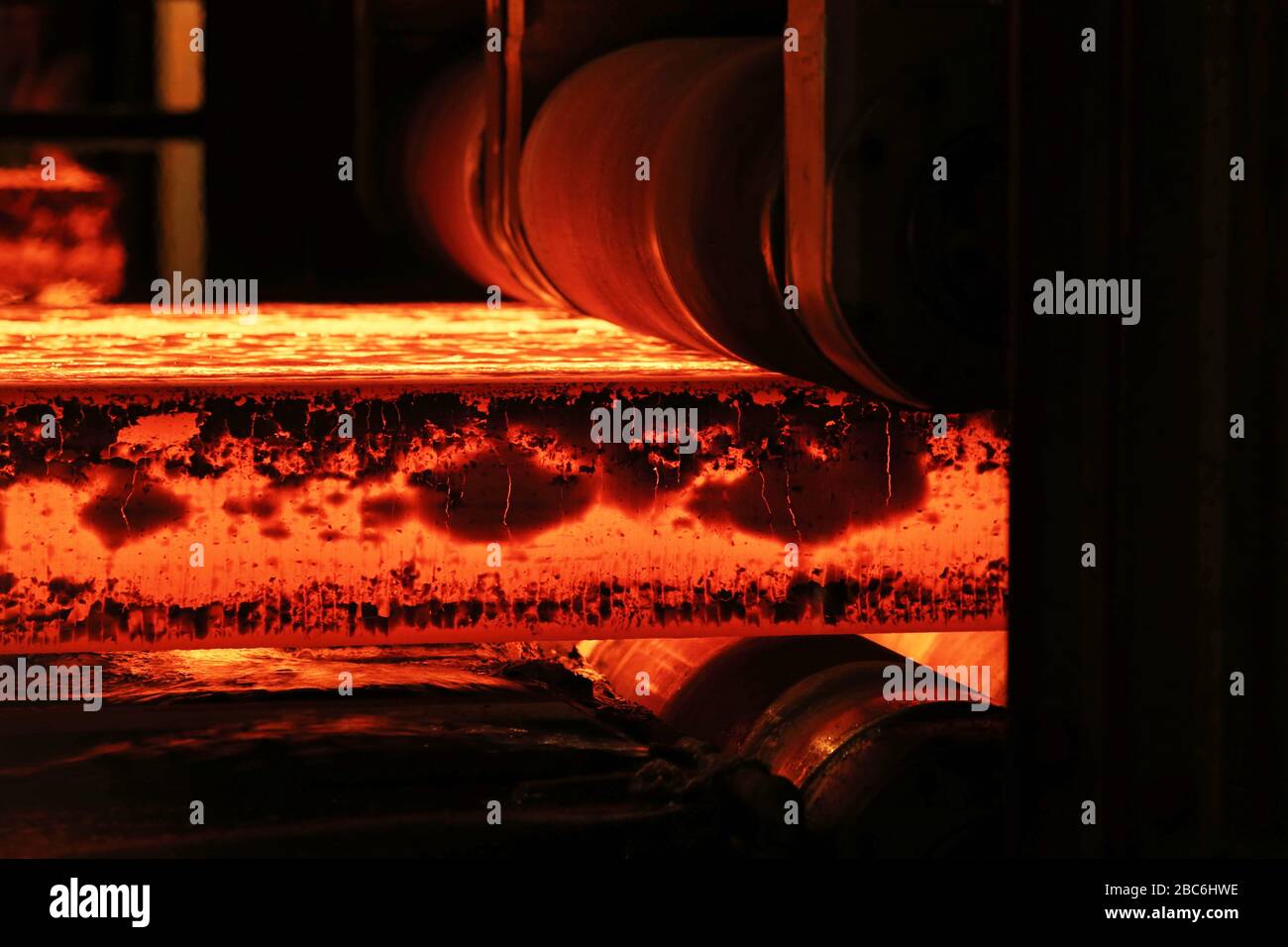 Une dalle d'acier sur la chaîne de production des anciennes aciéries de Redcar, Teesside, Royaume-Uni. 15/4/2013. Photo: Stuart Boulton. Banque D'Images