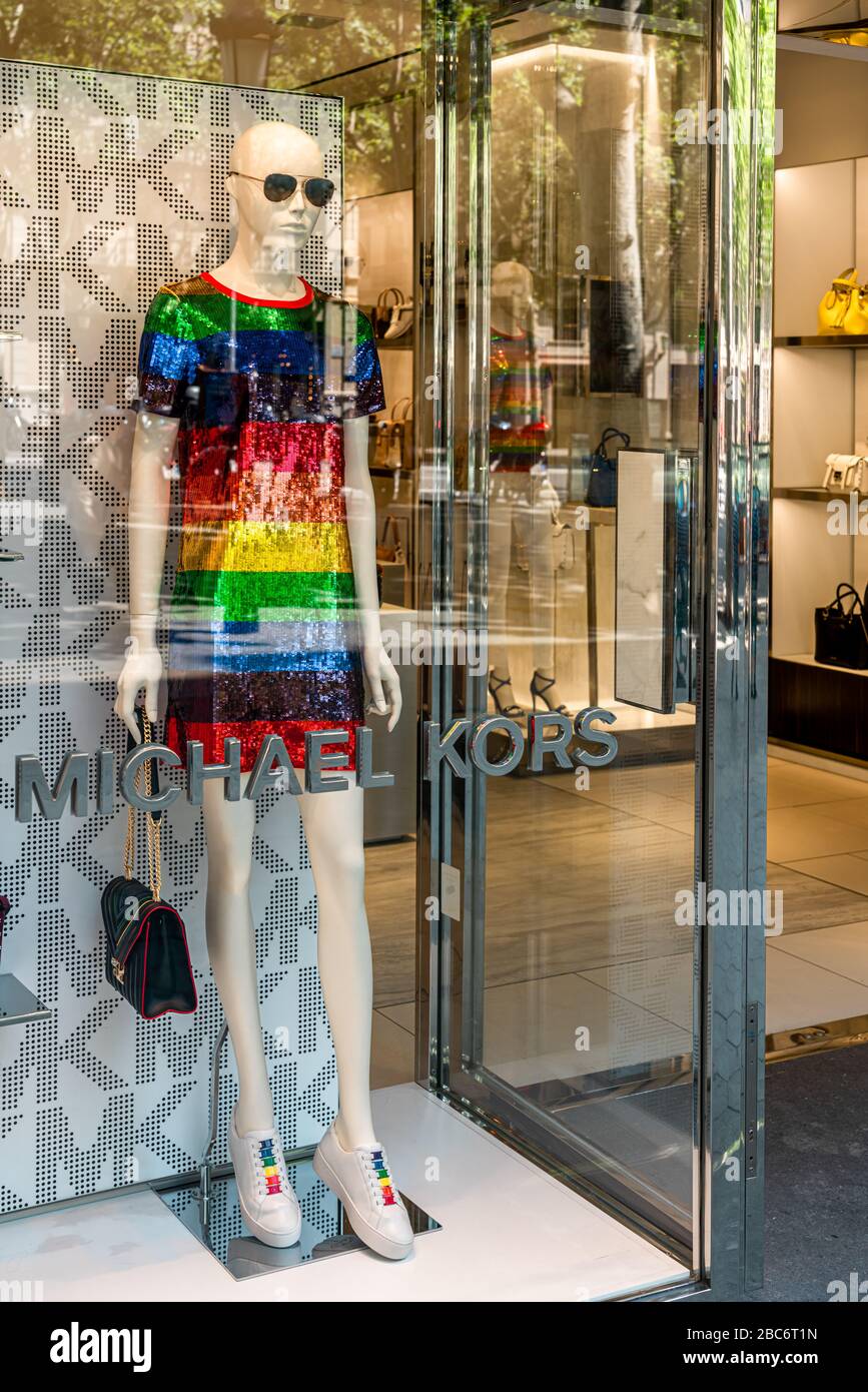 BARCELONE, ESPAGNE - 04 JUIN 2019: Michael Kors Store prêt pour la parade gay annuelle. La société de mode a été créée en 1981 par le designer Michael Banque D'Images