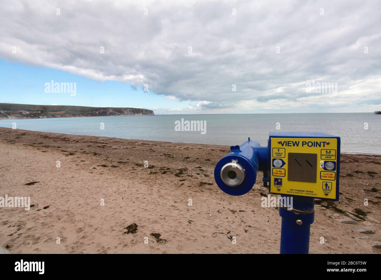 Covid 19 - Vider la plage principale pendant le lock-down à Swanage Dorset UK, avril 2020 Banque D'Images