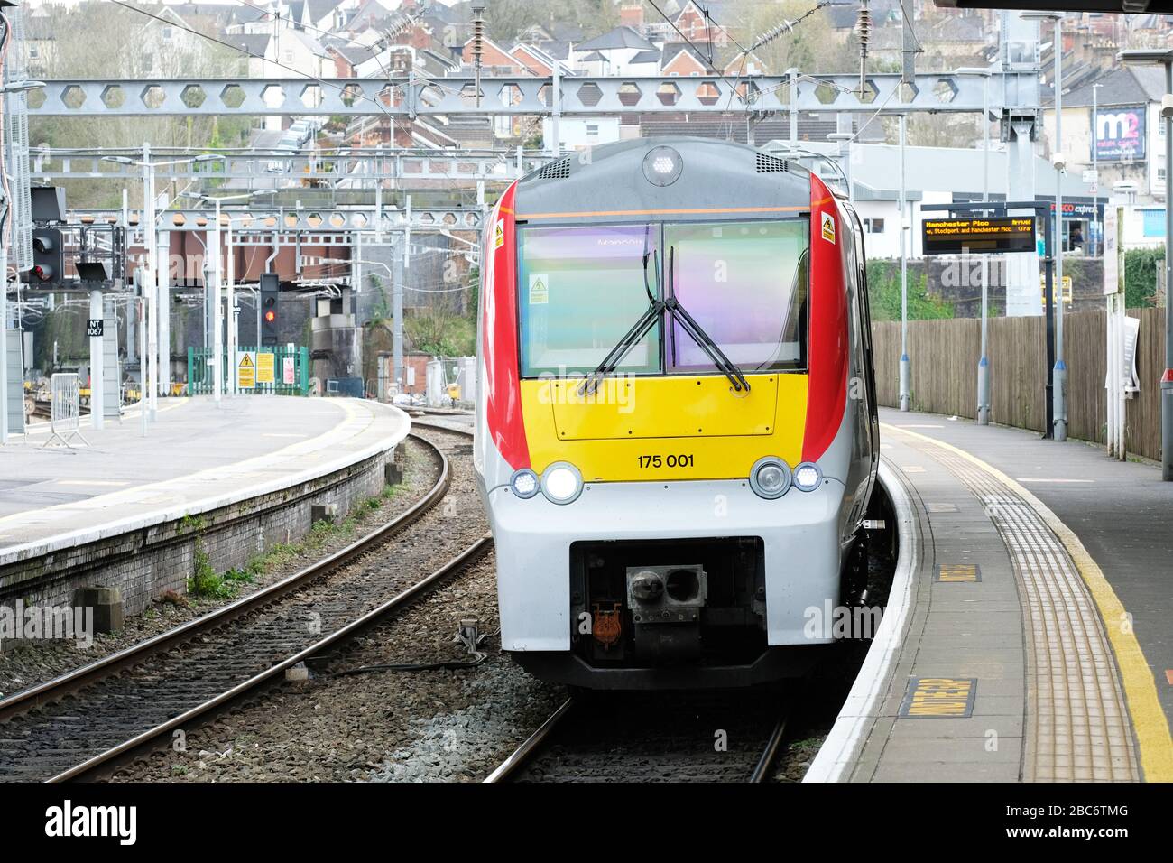 Transport pour le pays de Galles train de classe 175 arrivant à la gare de Newport Gwent en route pour Manchester en 2020 Banque D'Images