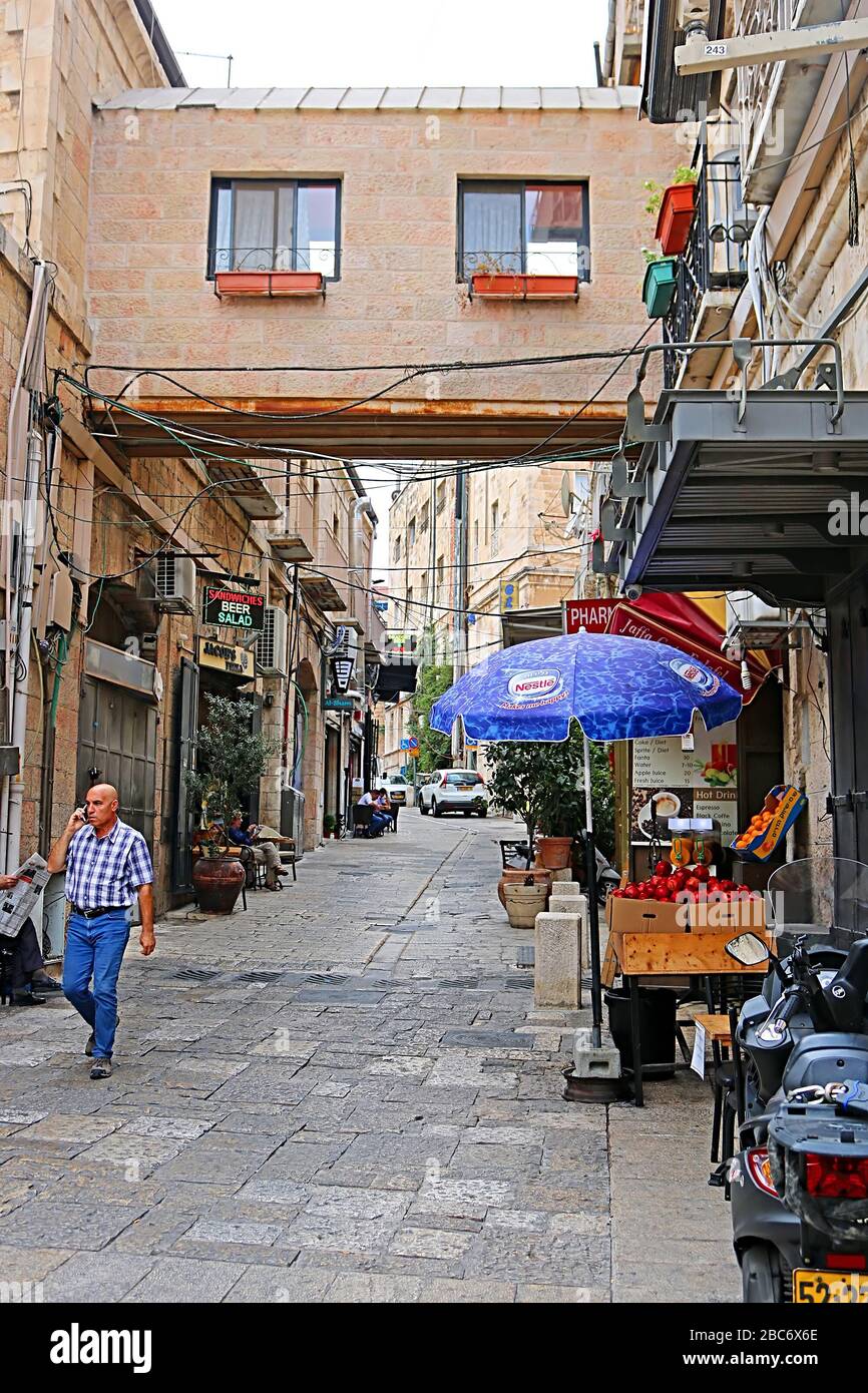 JÉRUSALEM, ISRAËL - 20 SEPTEMBRE 2017 : rue de la vieille ville de Jérusalem Banque D'Images