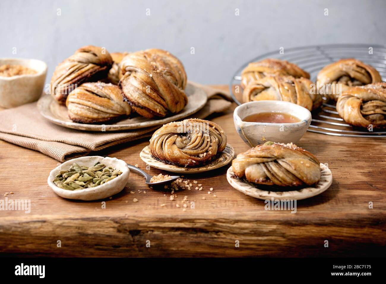 Des petits pains suédois à cardamome Kanelbulle Banque D'Images