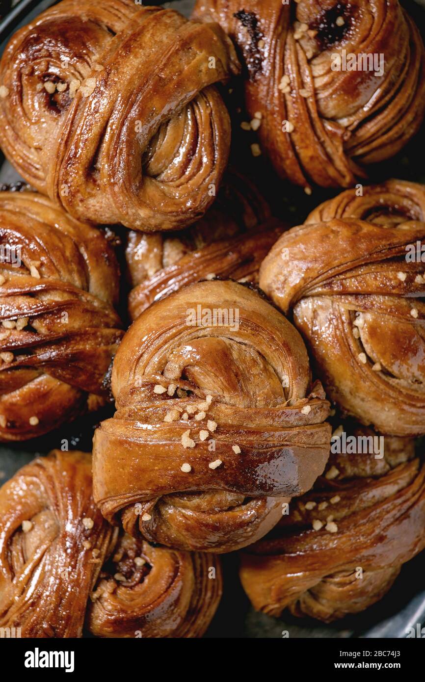 Petits pains sucrés à la cannelle suédoise Banque D'Images