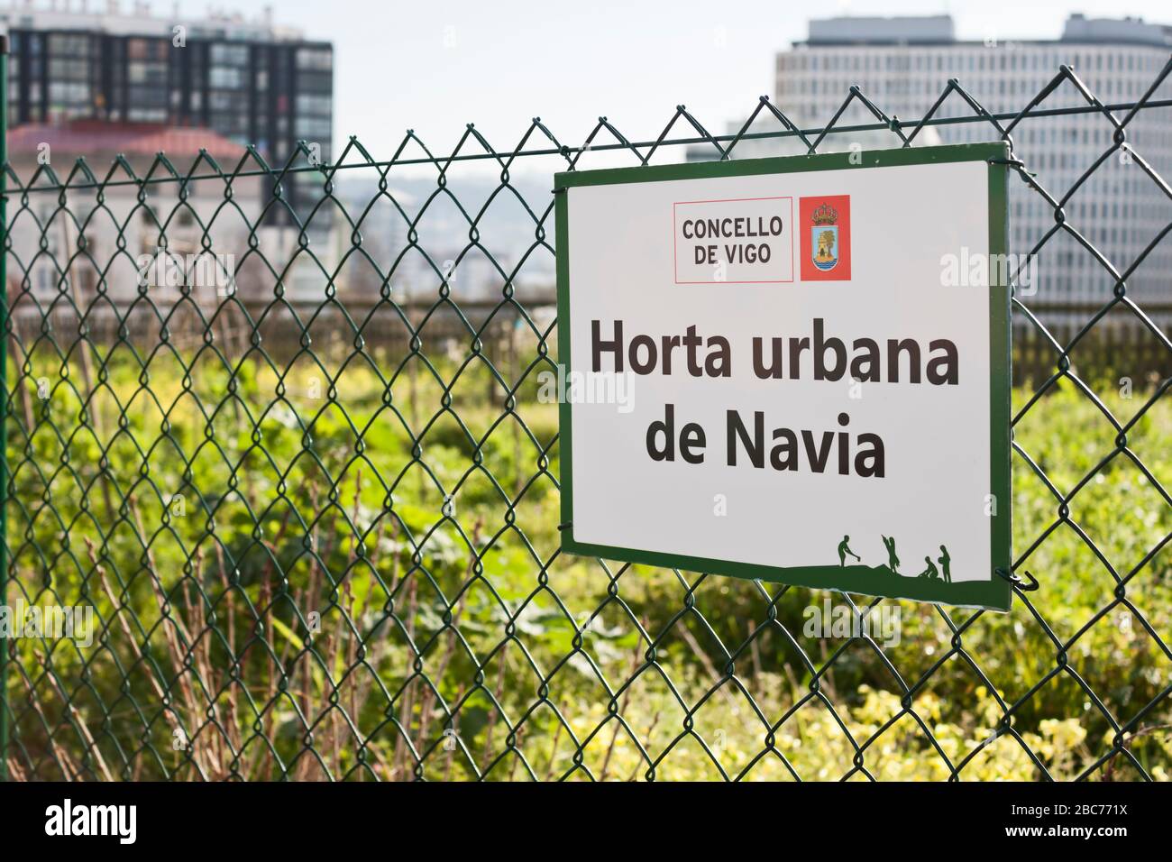 Le verger urbain du quartier de Navia signe le 19 février 2020 dans la ville de Vigo, Pontevedra, Espagne. Banque D'Images
