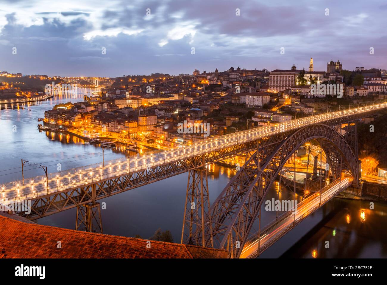 Pont sur le fleuve douro Luis II à Porto, Portugal Banque D'Images