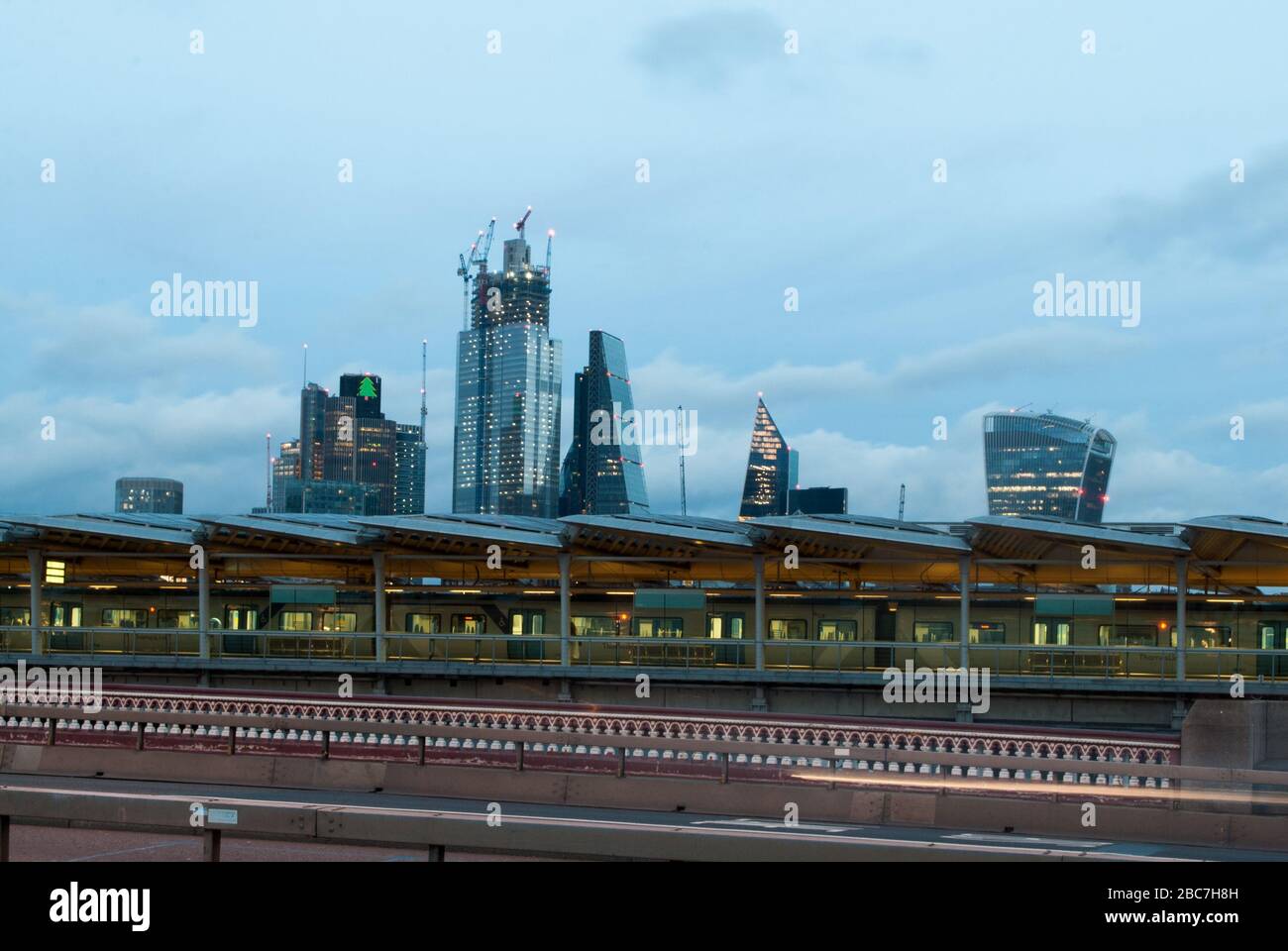 Architecture des bâtiments de la City of London Square Mile à partir du pont Blackfriars, Blackfriars Rd, Londres, 9 UD Banque D'Images