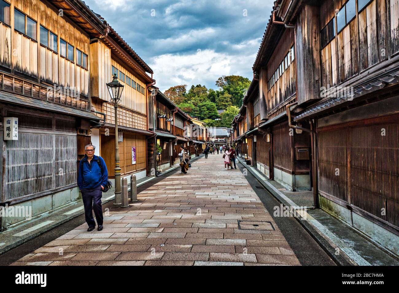 Rue traditionnelle dans le quartier geisha de Higashi Chaya à Kanazawa, Japon. Banque D'Images