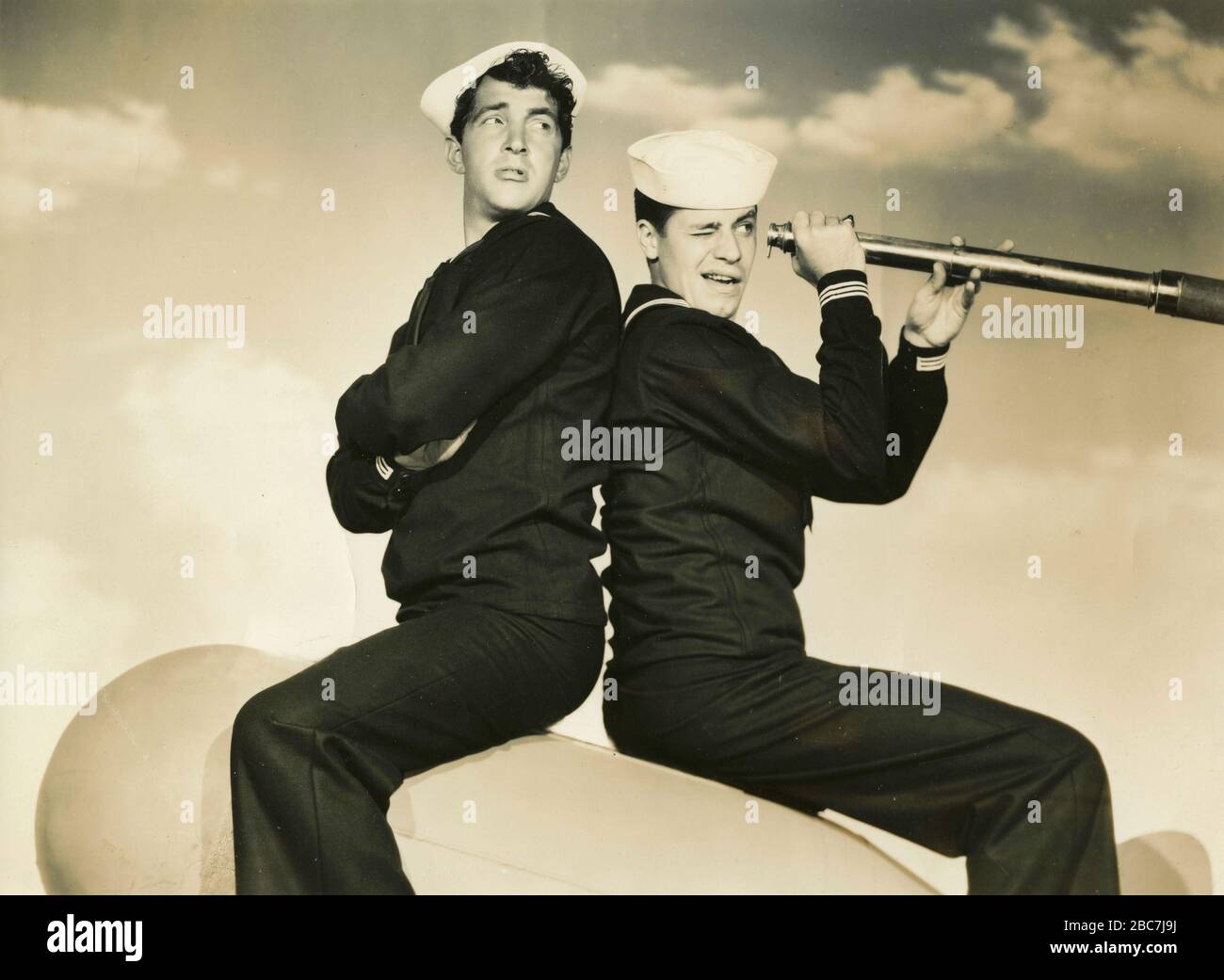 Acteurs américains Dean Martin et Jerry Lewis dans le film Sailor Beware, USA 1952 Banque D'Images