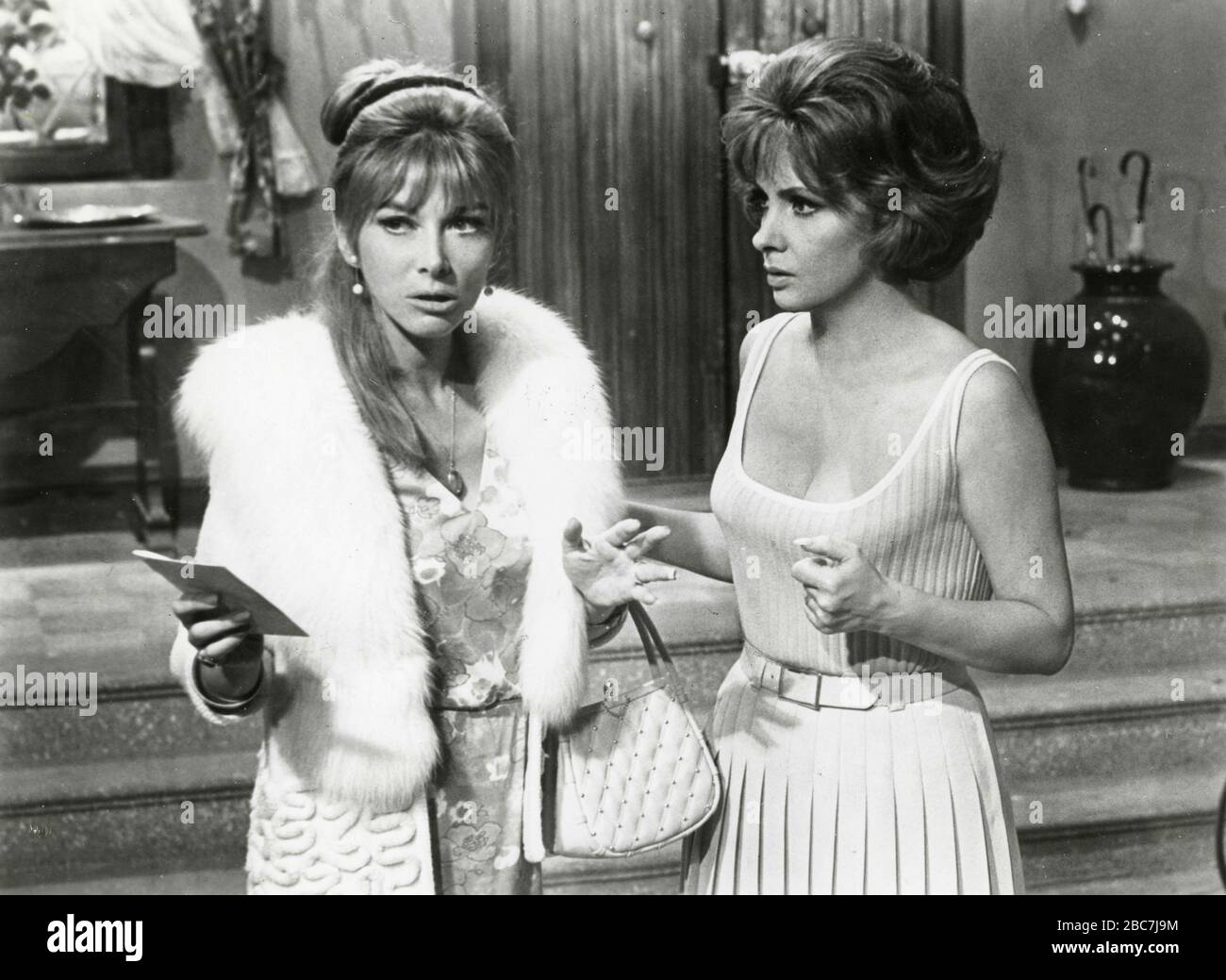 Actrices Lee Grant et Gina Lollobrigida dans le film Buonasera Mrs Campbell, USA 1968 Banque D'Images