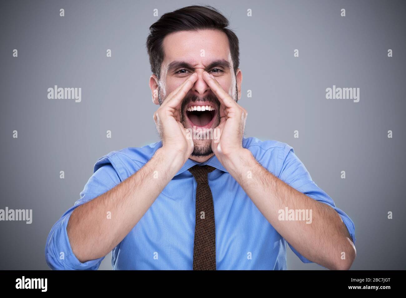 Homme criant Banque D'Images