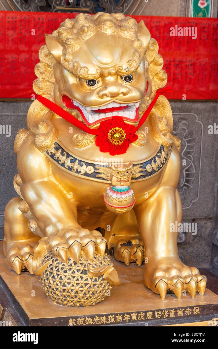 Lion gardien à l'entrée du temple chinois Tan si Chong su, Magazine Road, Clarke Quay, Singapour Banque D'Images