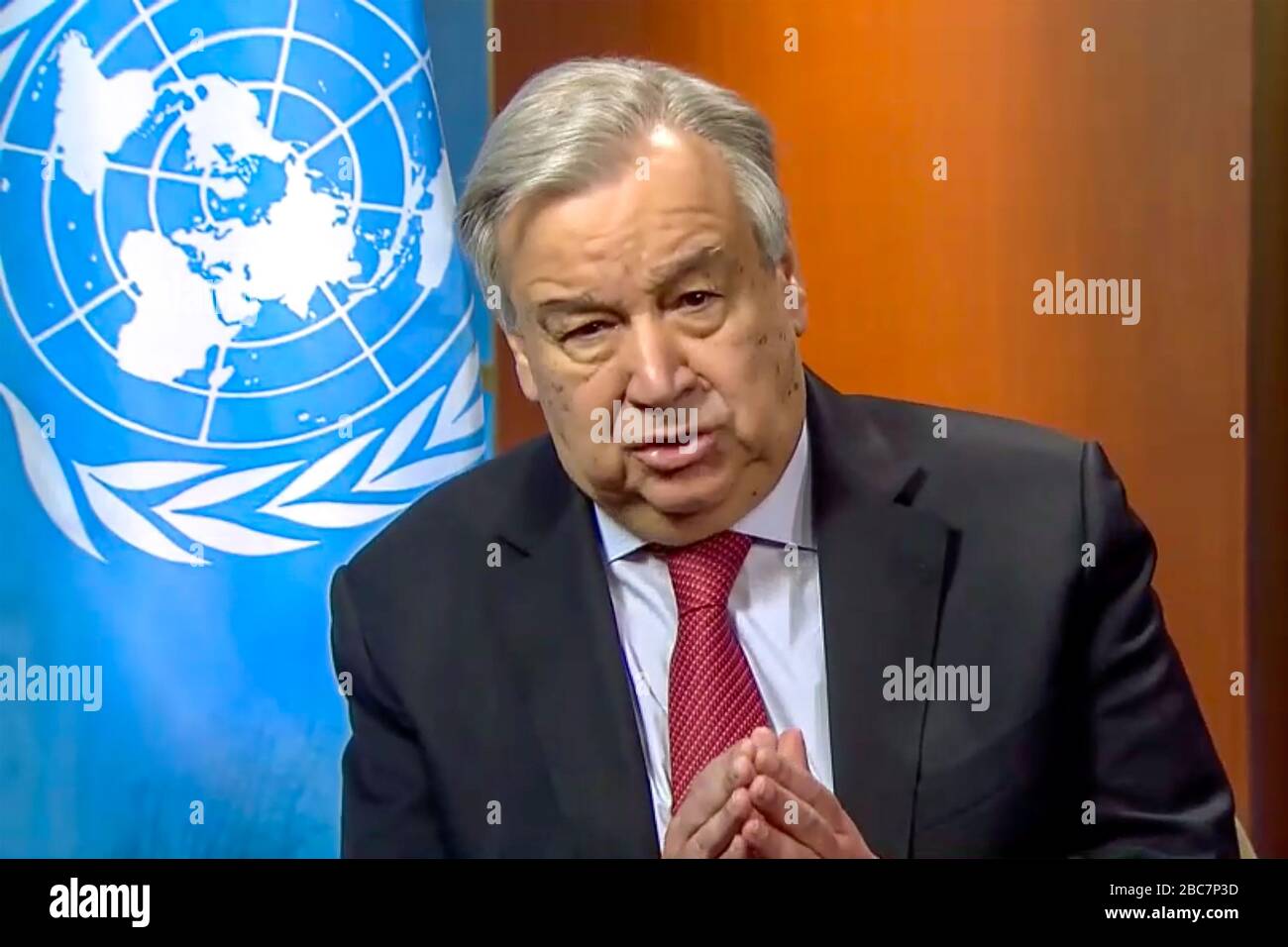 New York, États-Unis. 3 avril 2020. Le Secrétaire général des Nations Unies, António Guterres, a réitéré son appel en faveur d'un cessez-le-feu mondial immédiat pour lutter contre la COVID-19 lors d'une conférence de presse virtuelle du siège des Nations Unies à New York. LES ÉDITEURS DE L'ATTENTION: C'est une capture d'écran vidéo de l'ONU web TV. Crédit: Enrique Shore/Alay Live News Banque D'Images