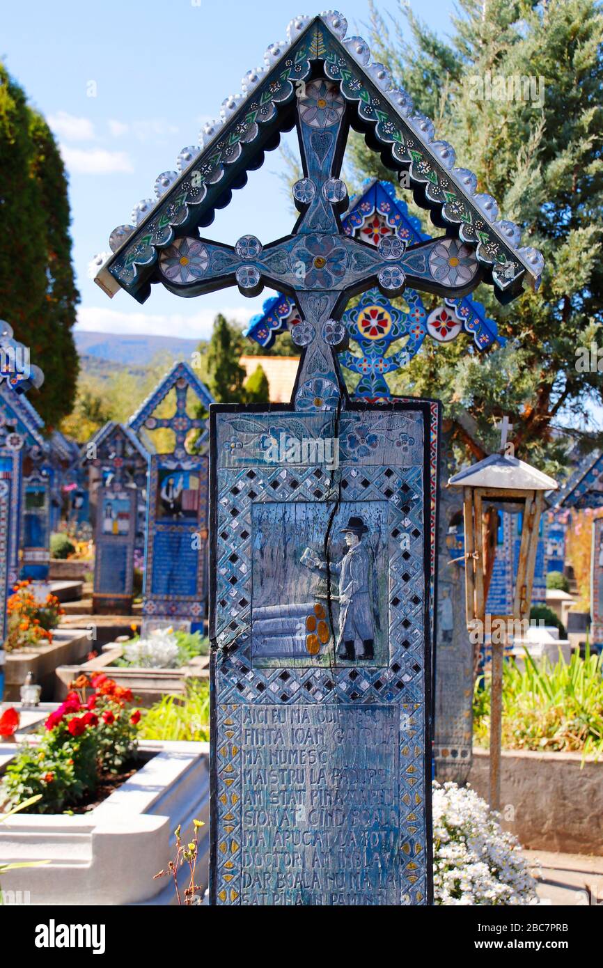 Cimetière Merry dans le village de Sapata, région de Maramures dans le nord de la Roumanie Banque D'Images