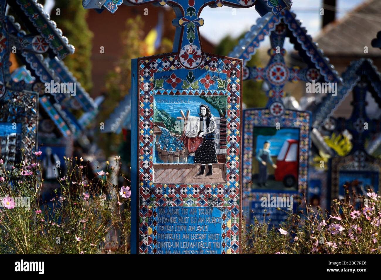Cimetière Merry dans le village de Sapata, région de Maramures dans le nord de la Roumanie Banque D'Images