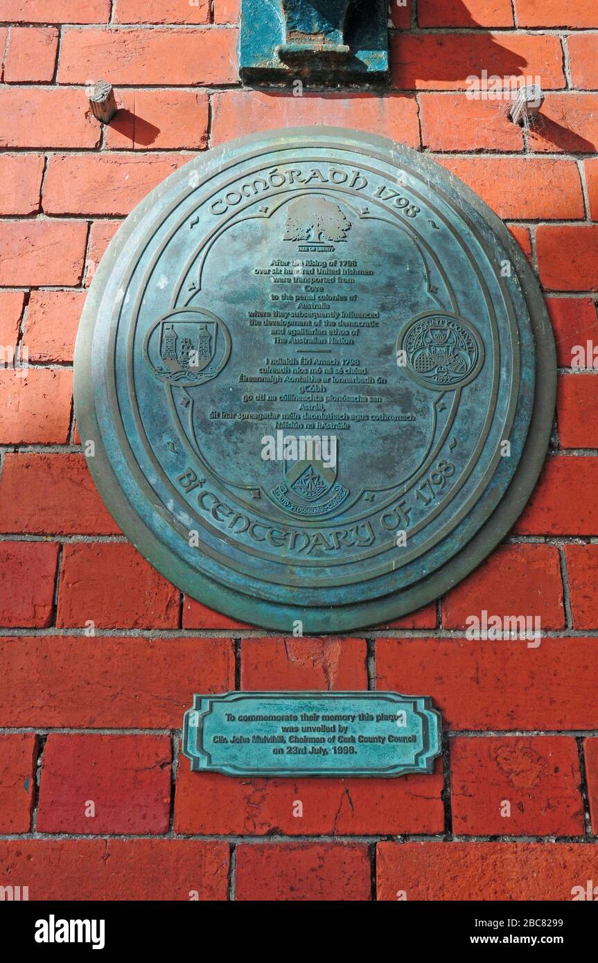 Plaque commémorant les Irlandais envoyée en Australie. Centre du patrimoine, Cobh. Banque D'Images