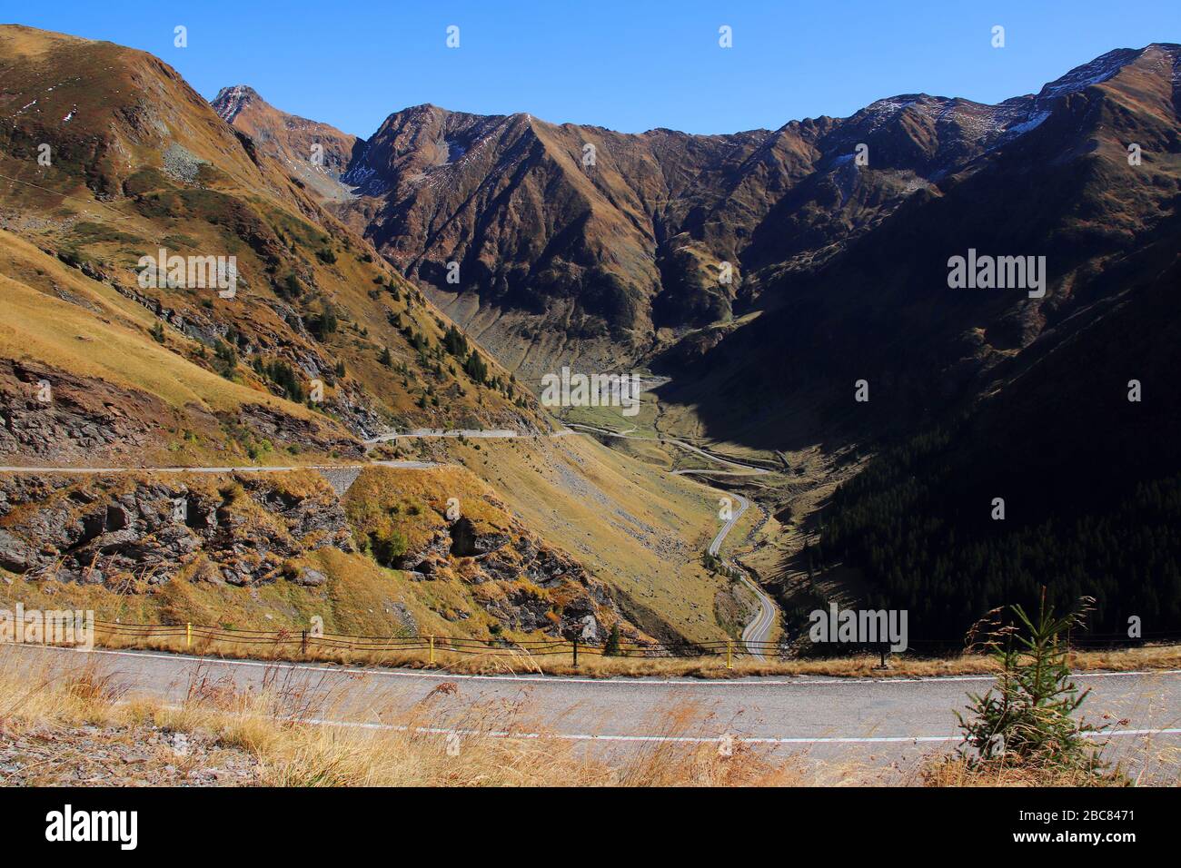 Le passage Transfagarasan est le passage au-dessus des montagnes de Carpates en Roumanie et est l'une des routes de montagne les plus spectaculaires au monde Banque D'Images