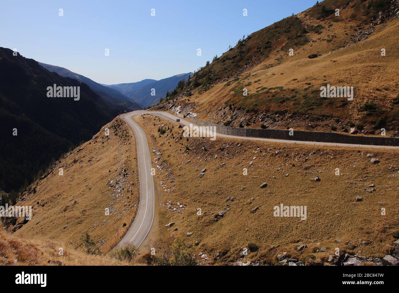 Le passage Transfagarasan est le passage au-dessus des montagnes de Carpates en Roumanie et est l'une des routes de montagne les plus spectaculaires au monde Banque D'Images