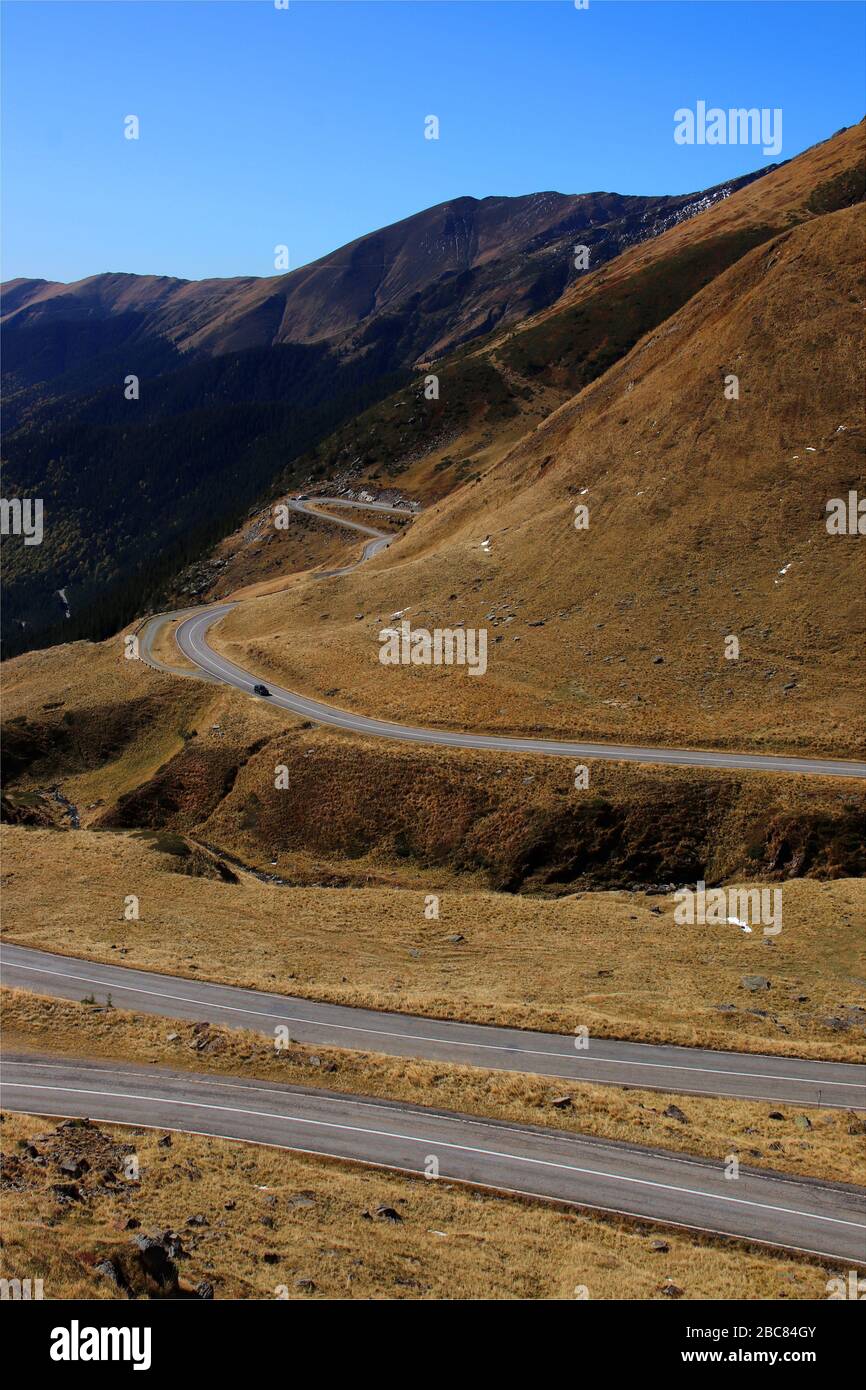 Le passage Transfagarasan est le passage au-dessus des montagnes de Carpates en Roumanie et est l'une des routes de montagne les plus spectaculaires au monde Banque D'Images