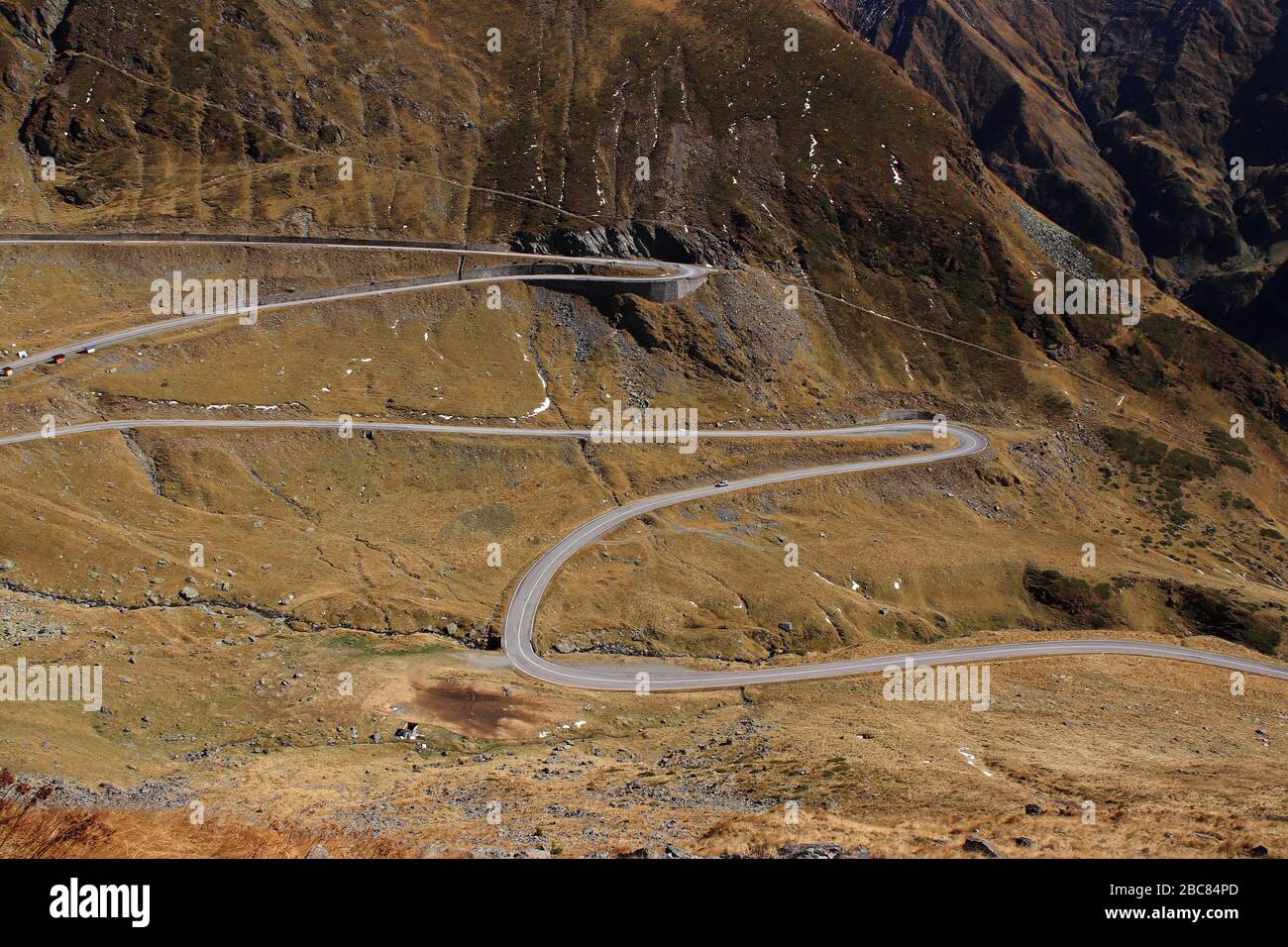 Le passage Transfagarasan est le passage au-dessus des montagnes de Carpates en Roumanie et est l'une des routes de montagne les plus spectaculaires au monde Banque D'Images
